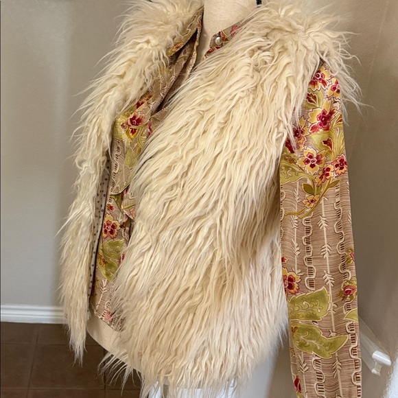 Anthropologie Hei Hei ivory faux fur plush fuzzy vest Size M - Picture 9 of 17